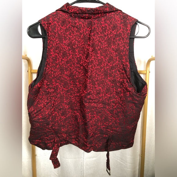 Vintage J. Peterman Company Red/Black Floral Patterned Vest Goth/Vampirecore/Alt - Picture 2 of 5